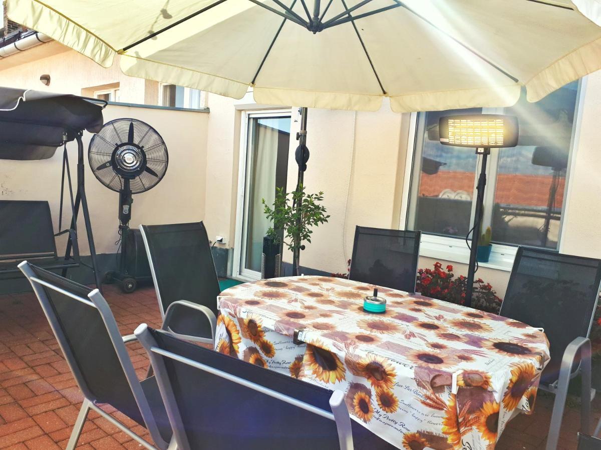 Rumbach Terrace Apartman *